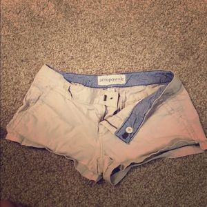 Beige stretchy shorts